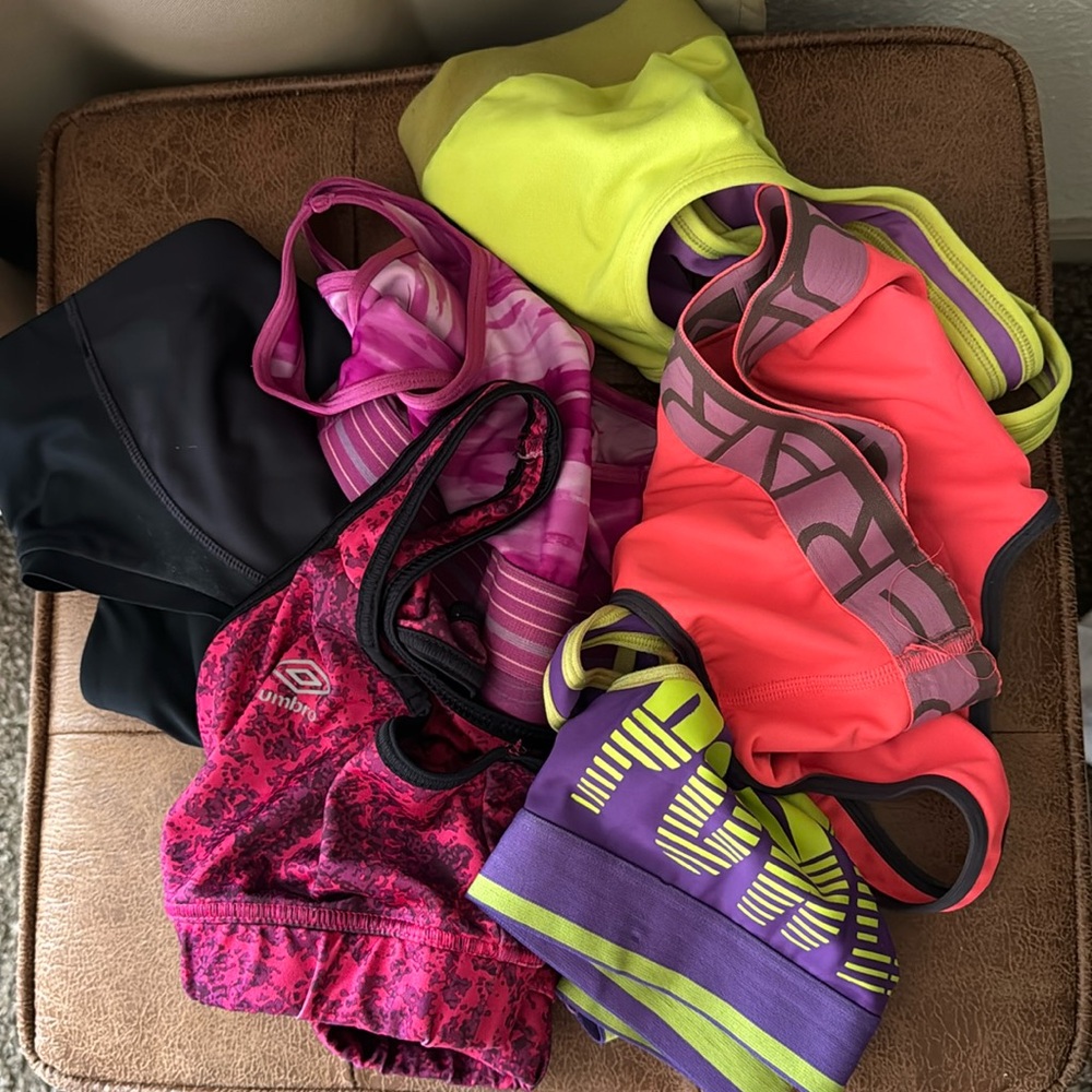 Sports Bra value ($210). Six at good price. Do you need more pictures? Lmk